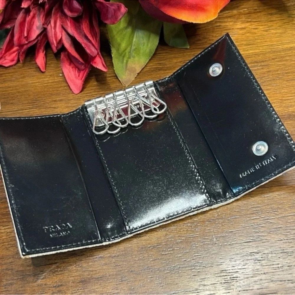 Prada Tessuto 6-Keyholder w/ COA EUC